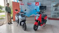 Motor listrik Honda CUV e: (kiri) dan Honda ICON e: (kanan). (Liputan6.com/Septian Pamungkas)