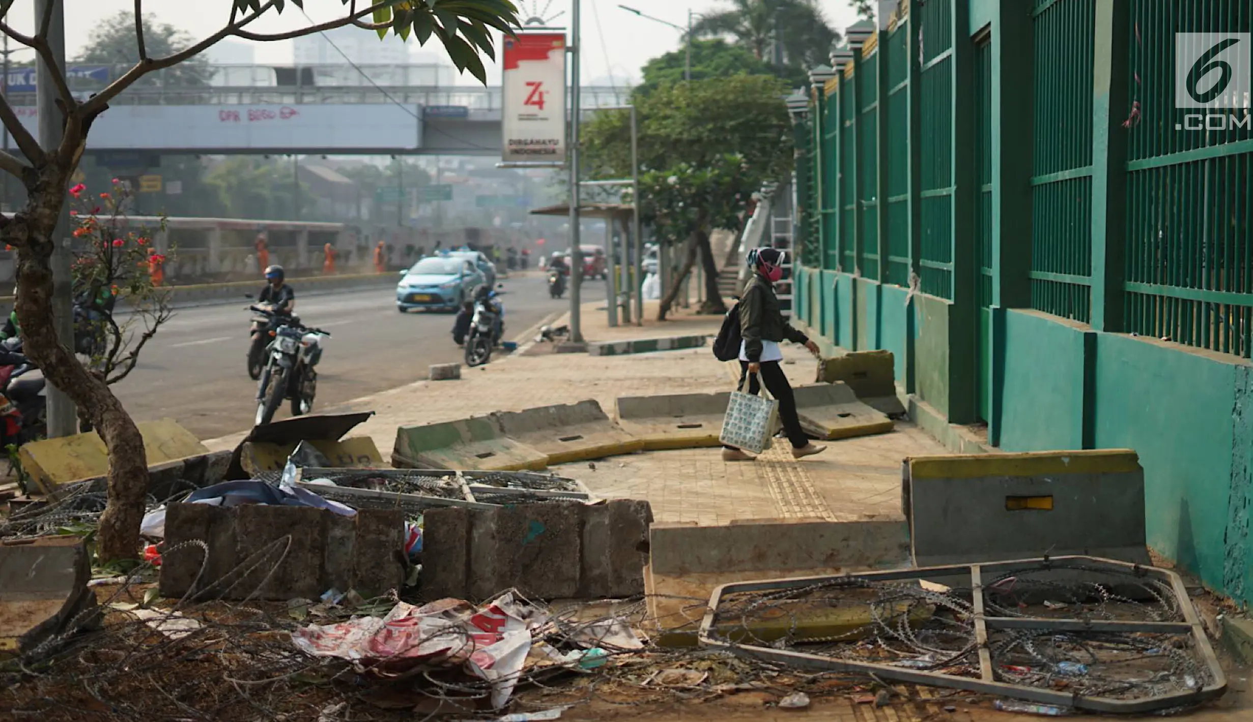 FOTO: Demonstrasi Ricuh, Begini Kerusakan di Sekitar Gedung DPR - Foto ...