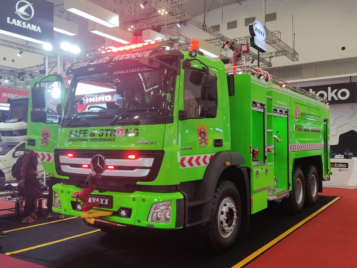 ayaxx pamerkan truk damkar dengan segudang kecanggihan di giias 2022 harganya sampai rp 4 miliar berita otosia com