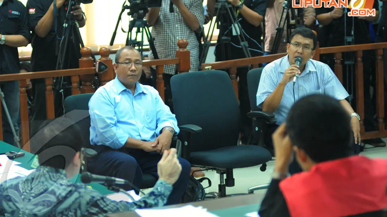 [FOTO] Beginilah Cara Wawan 'Sogok' Akil