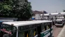 Terminal bus Kota Tua tidak berfungsi maksimal dikarenakan banyaknya bus yang menurunkan penumpang di jalan, Jakarta, (9/9/14). (Liputan6.com/Faizal Fanani)