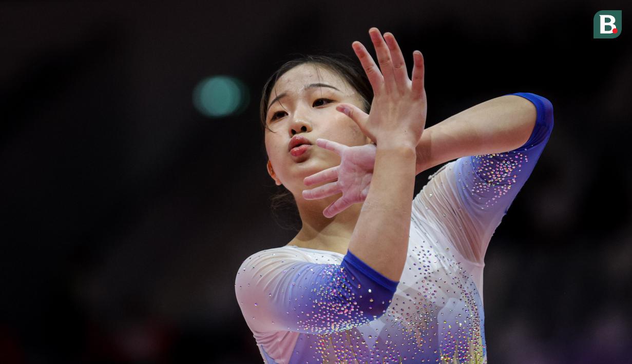 <p>Pesenam Korea Selatan, Shin Solyi melakukan tarian pada nomor senam lantai dalam Kejuaraan Dunia Gimnastik 2025 di Indonesia Arena, Senayan, Jakarta, Senin (20/10/2025). (Bola.com/Bagaskara Lazuardi)</p>