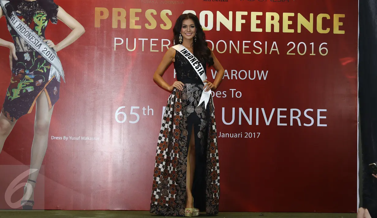 Puteri Indonesia 2016, Kezia Warouw memperkenalkan kostum untuk berlaga di Miss Universe 2016 pada saat jumpa pers jelang keberangkatan Puteri Indonesia ke ajang Miss Universe 2016 di kawasan Pancoran, Jakarta, Senin (9/1). (Liputan6.com/Herman Zakharia)