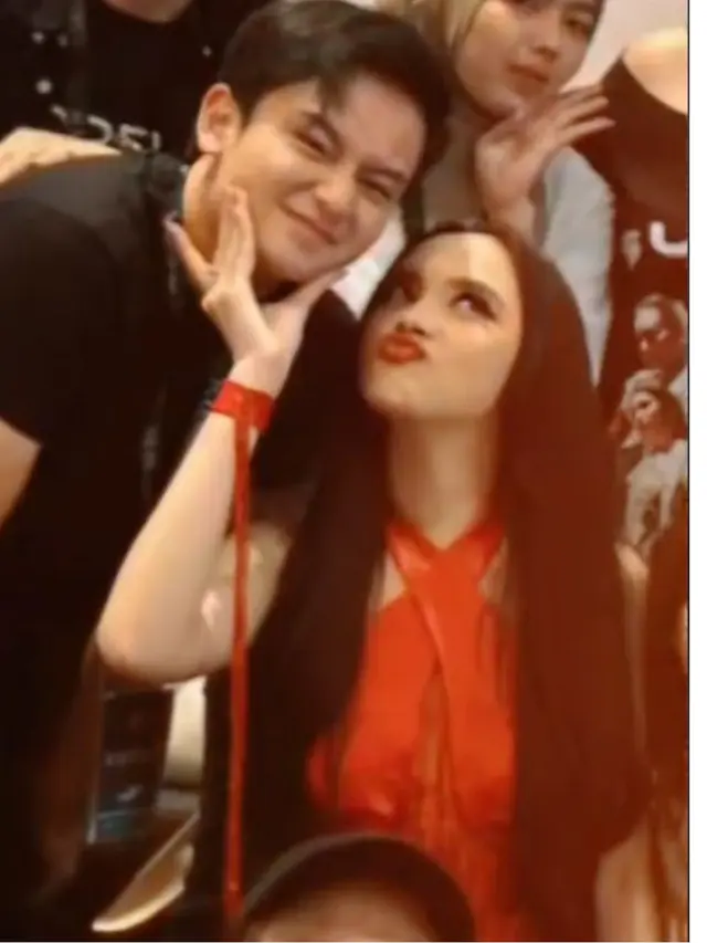 6 Momen Randy Martin Nonton Lyodra di Konser Super Diva, Temani di Backstage
