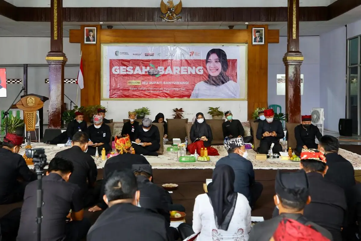 Ipuk saat Gesah Bareng Kepala Desa, di Balai Desa Purwoharjo, Kecamatan Purwoharjo. (Hermawan/Liputan6.com)