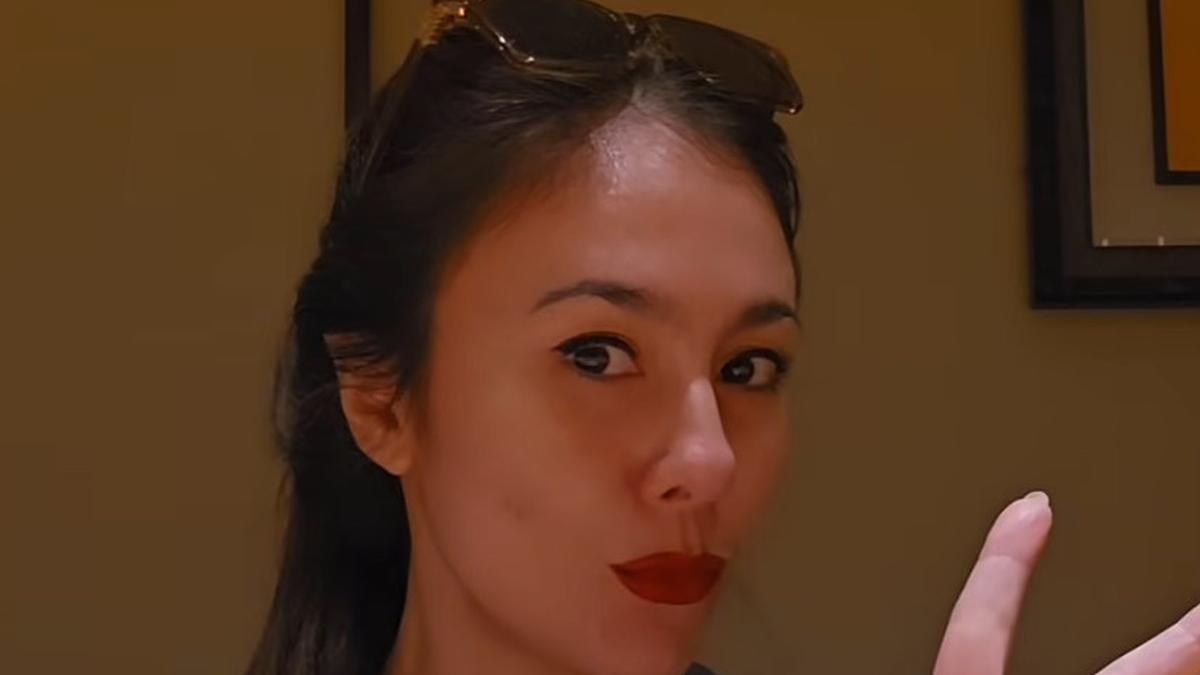 Wulan Guritno Perlihatkan Wajah Tanpa Makeup Percaya Diri dengan Noda Hitam di Muka, Lipstik Merah Jadi On Point