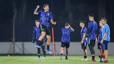 Pemain Timnas Argentina U-17, Agustin Ruberto melakukan selebrasi saat latihan resmi menjelang laga perempat final Piala Dunia U-17 2023 melawan Timnas Brasil U-17 di Lapangan Banteng, Jakarta, Kamis (23/11/2023). (Bola.com/Bagaskara Lazuardi)