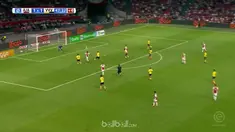 Ajax menegaskan mereka masih eksis meski PSV Eindhoven telah memastikan meraih gelar juara Liga Belanda. Ajax menang telak 4-1 ata...