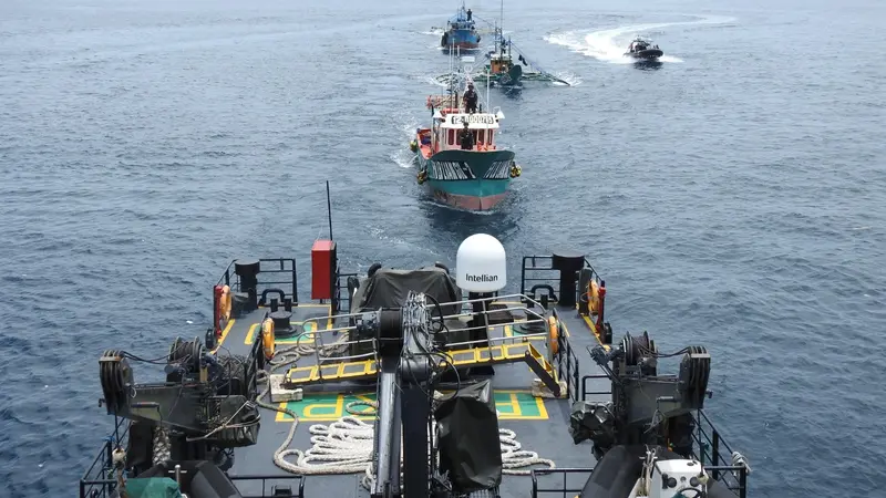 Kementerian Kelautan dan Perikanan (KKP) menangkap enam kapal yang terlibat illegal fishing di perairan Natuna dan Sulawesi.