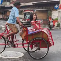 Laura Basuki Berada di Yogyakarta. [@laurabas]