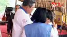 Seorang peserta Lomba Cipta Seni Pelajar Tingkat Nasional menangis di hadapan Presiden SBY. Duka dirasakan setelah panitia penyelenggara meralat kemenangan Agustina Eka. 
