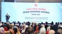 Ketua Harian Dewan Kerajinan Nasional (Dekranas) Tri Tito Karnavian dalam Rapat Kerja Nasional (Rakernas) Dekranas Tahun 2025 yang digelar secara hybrid dari Ballroom Krakatau Hotel Mercure Ancol, Jakarta, Selasa (23/9/2025).