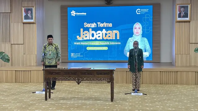 Menteri Koperasi (Menkop) Ferry Juliantono saat serah terima jabatan Wamenkop, di Kantor Kementerian Koperasi, Jakarta, Kamis (18/9/2025). (Foto:Liputan6.com/Tira Santia)