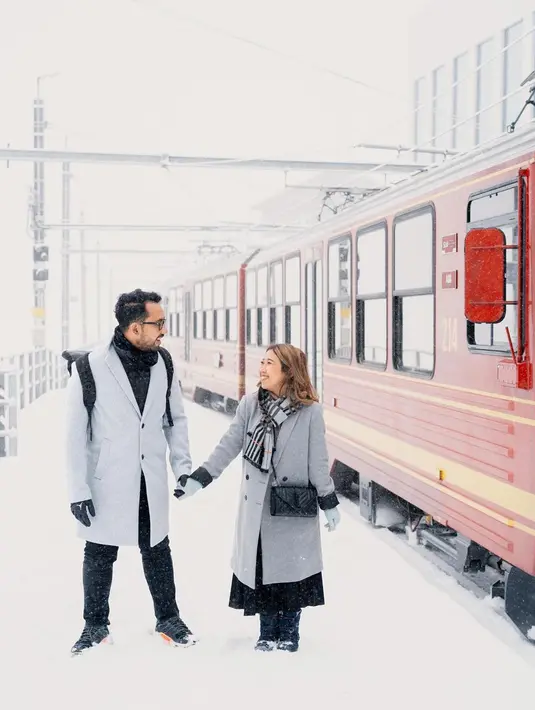 Kebahagiaan juga terlihat di wajah pasangan selebriti ini. Bahkan, tak sedikit netizen dan rekan selebriti yang turut memberikan komentar di akun Instagram. (Liputan6.com/IG/@kikysaputrii)