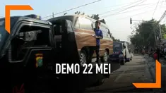 Polda Metro Jaya mengevakuasi belasan mobil yang dibakar dan dirusak saat terjadinya kerusuhan antara polisi dan massa di jalan KS tubun Petamburan. Polisi juga menutup arus lalu lintas dari Tanah Abang menuju Slipi.