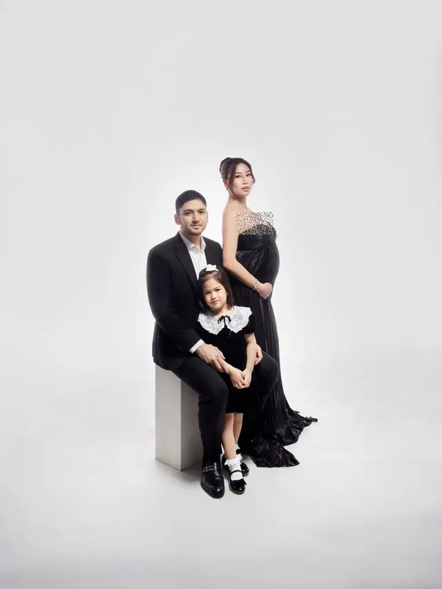 6 Potret Maternity Shoot Kezia Toemion, Menantu Keluarga Cendana Hamil Anak Kedua