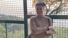 Kajol adalah salah satu selebriti Bollywood yang sudah berkarier sejak lama. Meski dirinya kerap tampil dengan kain sari, sehari-hari Kajol tampil modis dengan outfit casual. (Liputan6.com/IG/@kajol)