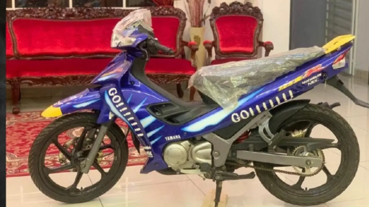 Motor Bebek Jadul Keluaran 2003 Ini Laku Rp300 Juta.