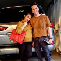 Ussy Sulistiawaty  dan Andhika Pratama tengah menanti lahirnya anak kelima mereka. Bahagia pastinya, namun pasangan yang satu ini mengaku kewalahan memiliki banyak anak. Lalu apa rencana Ussy dan Andhika setelah anak kelimanya lahir? (Instagram/ussypratama)