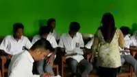 VIDEO: Sekolah Hangus, Siswa SMP di Penjaringan Kekurangan Kelas 