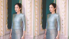 Nong Poy, transgender tercantik Thailand memang sering unggah foto menawannya di Instagram. Salah satunya saat ia mengenakan kebaya Thailand yang semakin membuat dirinya terlihat anggun. Tak heran foto Nong Poy ini banjir like dan komentar dari netizen. (Liputan6.com/IG/poydtreechada)