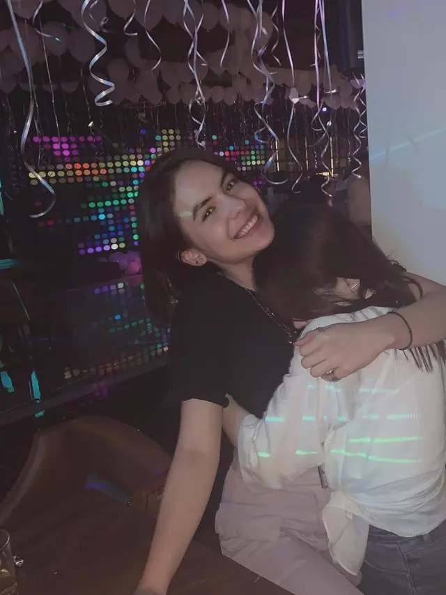 Kehilangan Sahabat di Hari Ultah, Ini 6 Potret Kenangan Steffi Zamora dan Laura Anna