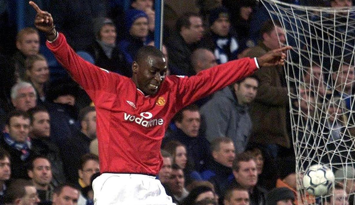 4. Andy Cole - Bomber kelahiran Inggris ini merupakan mesin gol dari Sir Alex Ferguson di era 90-an. Striker dengan tinggi 175 centimeter ini sukses mencetak 119 gol dalam 270 pertandingan di semua kompetisi bersama MU. (AFP/Gerry Penny)