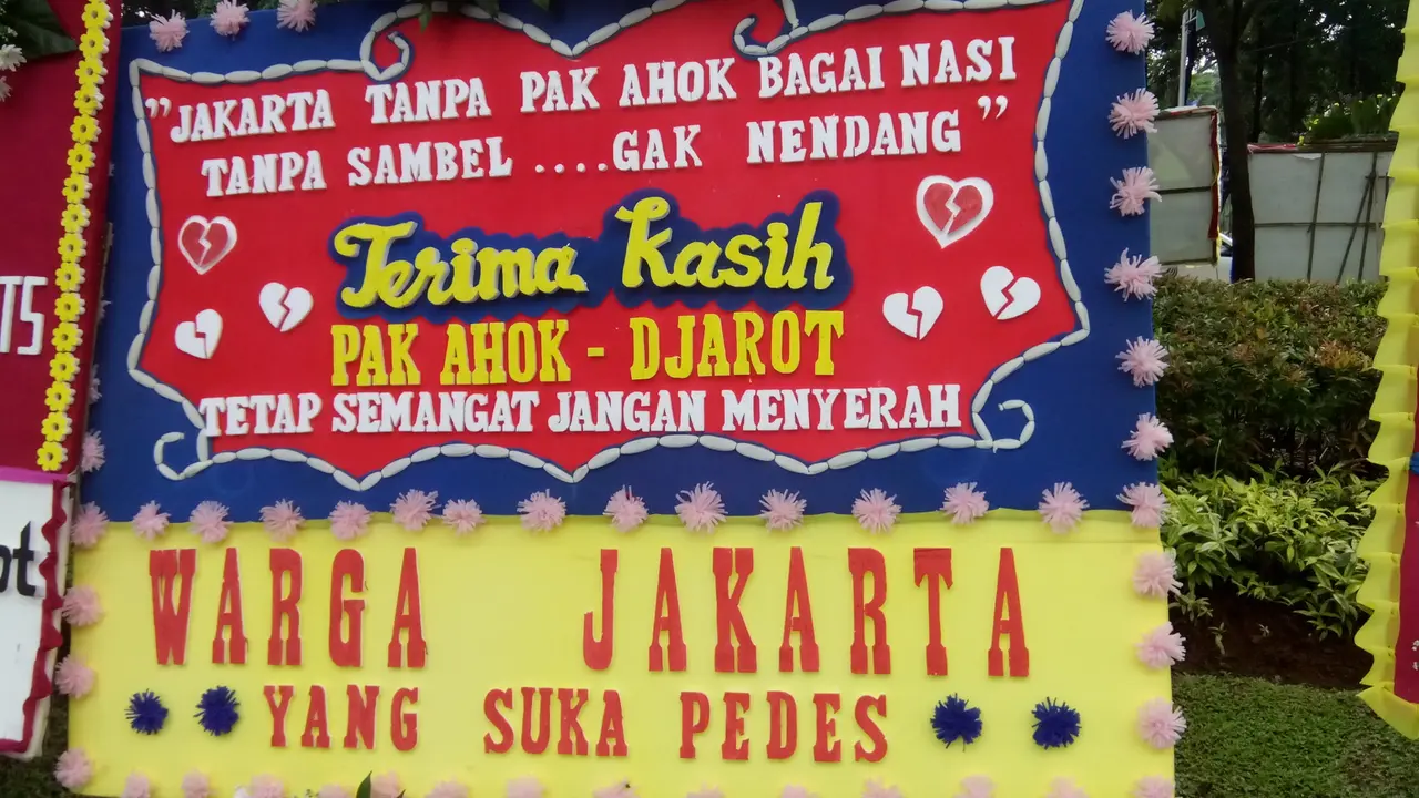 Karangan bunga untuk Ahok-Djarot