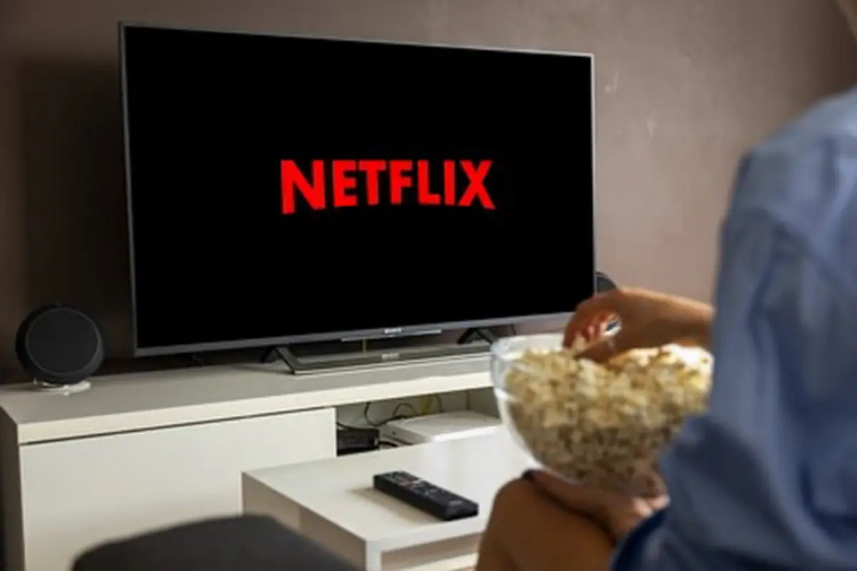 Ilustrasi menonton layanan Netflix. (Pixabay)