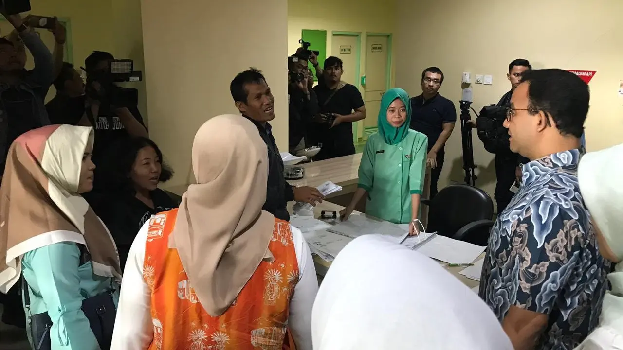 Gubernur DKI Anies Baswedan meninjau RSUD Pasar Minggu terkait DBD (Liputan6.com/Delvira)