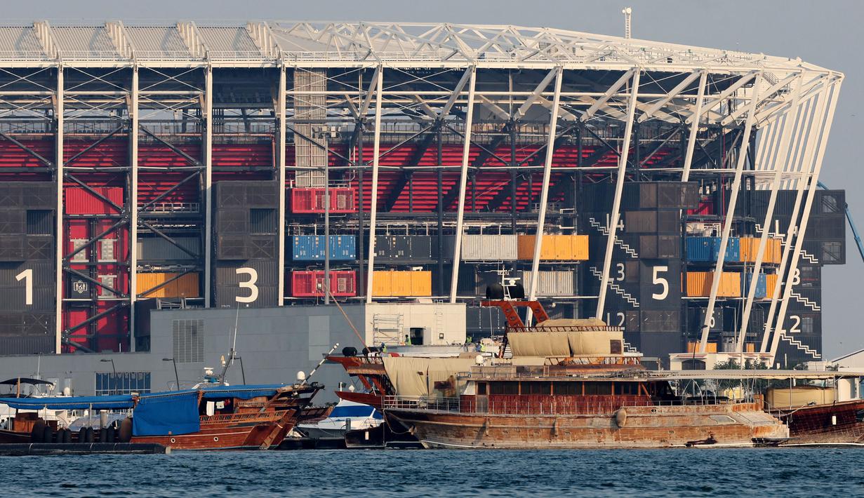 Karena konstruksinya menggunakan kontainer, Stadion 974 pun menjadi stadion pertama dalam sejarah Piala Dunia FIFA yang bisa didekonstruksi atau ditata ulang. (AFP/Karim Jaafar)