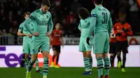 Ekspresi kecewa Aaron Ramsey pada leg 1, babak 16 besar Liga Europa yang berlangsung di Stadion Roazhon Park, Rennes, Jumat (8/3). Arsenal kalah 1-3 kontra Rennes. (AFP/Damien Meyer)