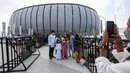 <p>Warga foto sebelum melaksanakan sholat Id 1 Syawal 1443 Hijriah di Stadion Jakarta Internasional Stadium, Senin (2/5/2022). Pemerintah Indonesia menetapkan Hari Raya Idul Fitri 1443 Hijriah jatuh pada tanggal 2 Mei 2022. (Liputan6.com/Johan Tallo)</p>