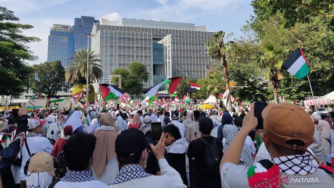 Ribuan Warga Padati Kedubes AS Jakarta, Doakan 3 Prajurit TNI Gugur di Lebanon