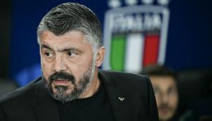 Pelatih kepala Italia, Gennaro Gattuso, mengamati pertandingan kualifikasi Grup I Piala Dunia 2026 antara Italia dan Israel, di Stadion Bluenergy di Udine, Italia timur laut, pada 14 Oktober 2025. (Stefano RELLANDINI/AFP)