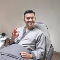 Anjasmara melakukan perawatan rutin membakar lemak tubuh lewat treatment RF Sineson sebagai solusi efektif bagi pria dan perempuan yang ingin melangsingkan tubuh (Foto: Dok. B Clinic Laser Slimming & Aesthetic)