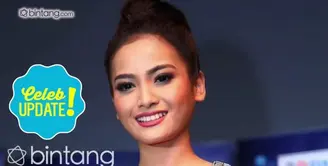 Bercerita soal pacar barunya yang bekerja di Australia. Acha Septriasa pun belum memikirkan untuk menikah dan menghentikan karirnya di industri perfilman. 