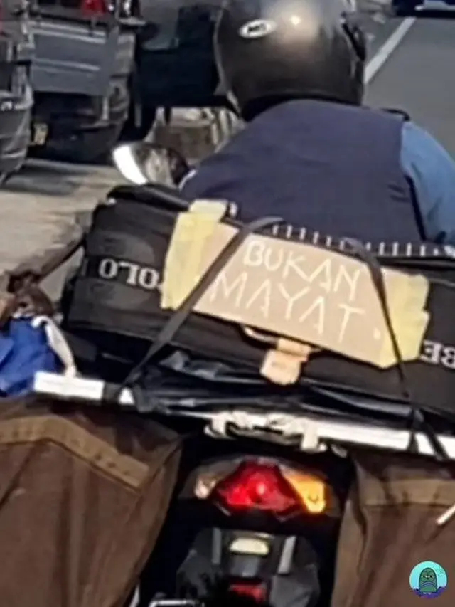 9 Tulisan Kocak di Belakang Motor saat Bawa Barang Ini Bikin Geleng Kepala