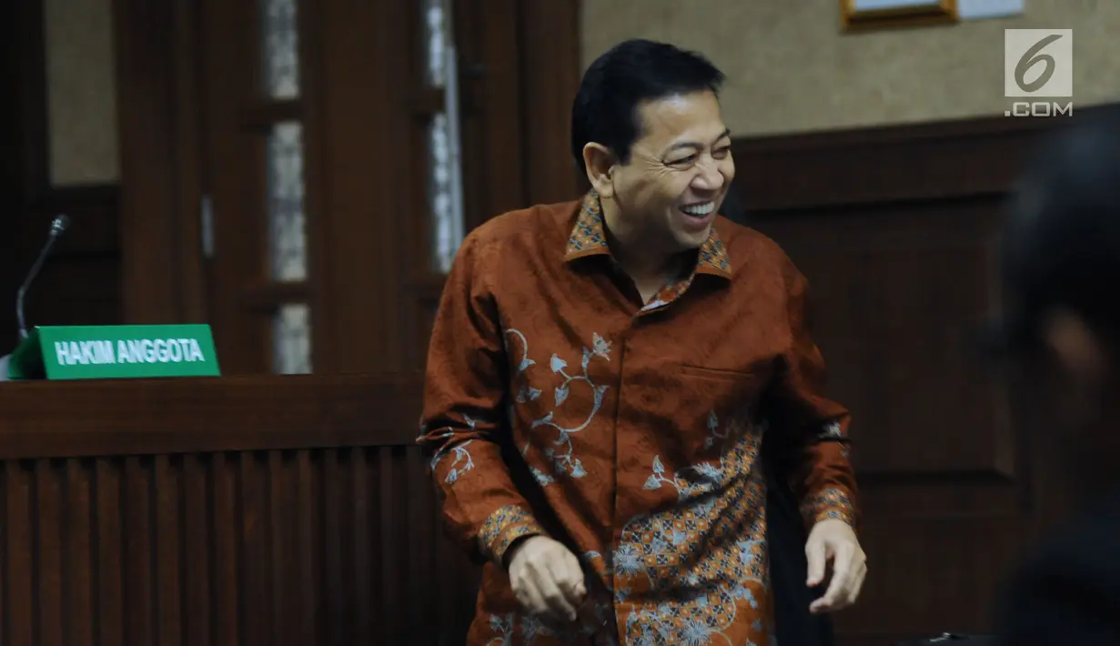Terdakwa dugaan korupsi e-KTP, Setya Novanto usai menjalani sidang lanjutan di Pengadilan Tipikor, Jakarta, Senin (5/2). Sidang menghadirkan tiga saksi. (Liputan6.com/Helmi Fithriansyah)