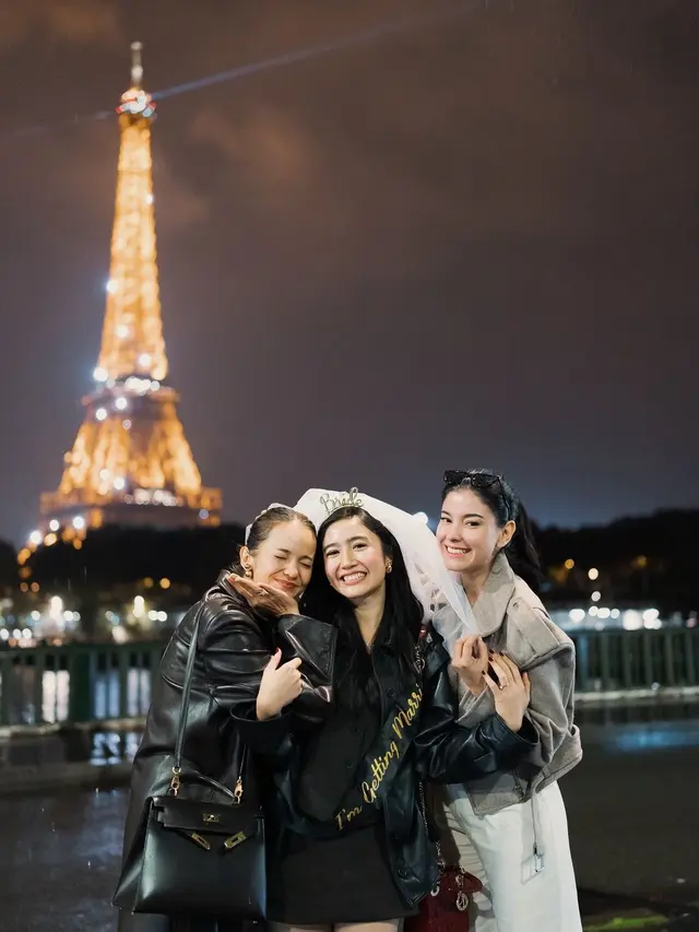 6 Potret Kejutan Bridal Shower Febby Rastanty dari Enzy dan Medina Dina di Paris