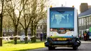 WePod, minibus tanpa pengemudi saat melakukan uji coba di Wageningen, Belanda , Kamis (28/1). Minibus bertenaga listrik itu merupakan yang pertama kalinya di seluruh dunia (Robin Van Lonkhuijsen/ANP/AFP)
