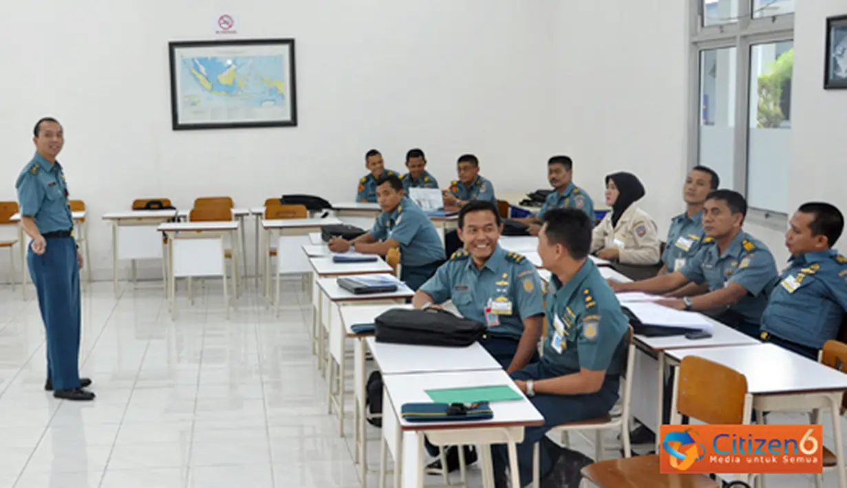 Citizen6, Surabaya: Pelatihan yang melibatkan perwira, bintara dan Pegawai Negeri Sipil tersebut diikuti 60 peserta. Sementara dari UNJ di wakili staf P2P UNJ Acmad Ridwan. (Pengirim: Penkobangdikal).