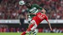 Kesuksesan Sporting CP memuncaki klasemen Liga Portugal tak lepas dari penampilan menawan dari bek muda mereka, Ousmane Diomande. Diomade merupakan bek dengan kemampuan visi, kecepatan, dan kontrol bola yang mumpuni. Pemain 20 tahun tersebut kini tengah menjadi perburuan panas klub-klub besar Eropa seperti, Real Madrid dan Arsenal. (AFP/Patricia De Melo Moreira)