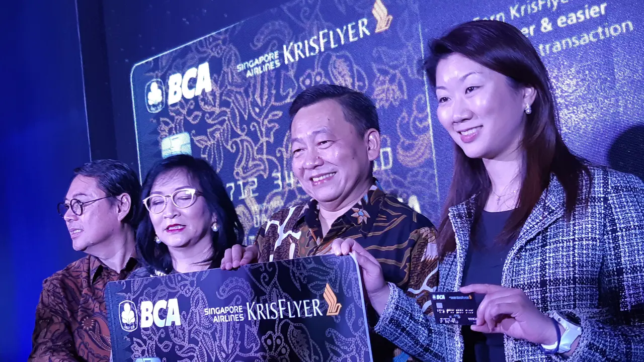 PT Bank Central Asia Tbk (BCA) bekerja sama dengan Singapore Airlines meluncurkan kartu kredit khusus.