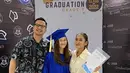 Ferry Maryadi dan mantan istri, Risma Nilawati hadir dalam wisuda anak mereka, Harley Ava Princy (Foto: Instagram @kangferrymaryadi)