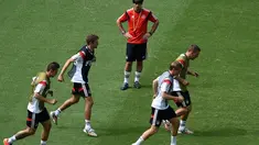 Timnas Jerman menggelar sesi latihan terbuka di Fonte Nova Arena, Salvador, Brasil, (15/6/2014). (AFP PHOTO/Francisco Leong)