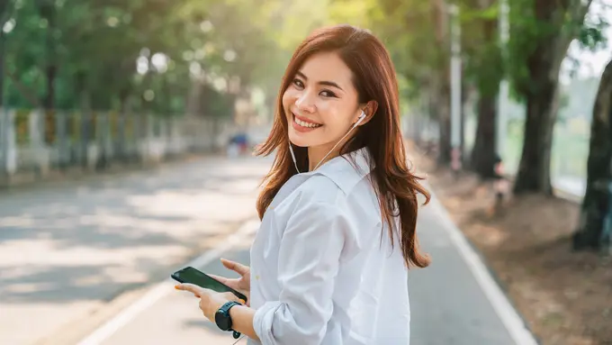 aku uang dan perempuan santai