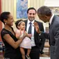 21 September 2015. Obama menyapa Alya Dorelien Bitar, putri dari Maher Bitar. (Via: dailymail.co.uk)