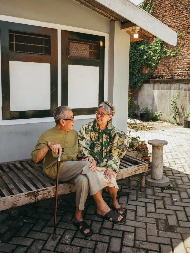 6 Potret Mesra Kakek dan Nenek yang Sudah 60 Tahun Menikah, Bukti Cinta Sejati
