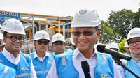 Menteri ESDM Arifin Tasrif usai meninjau Pembangkit Listrik Tenaga Gas Uap (PLTGU) Gresik, Jawa Timur, Kamis (4/4/2024).